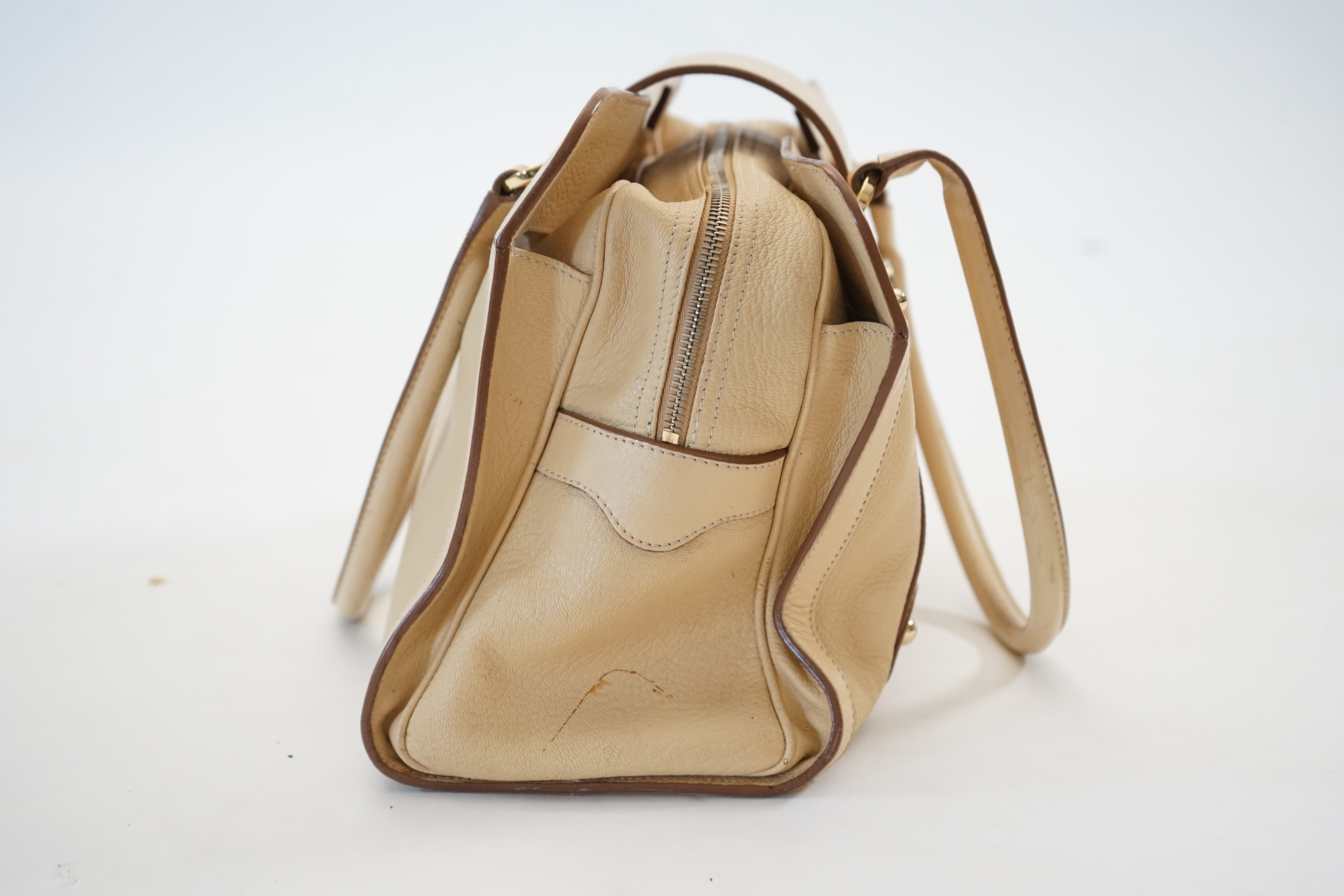 A Mulberry Fitzrovia beige tote/shoulder bag width 27cm, depth 15cm, height 22cm